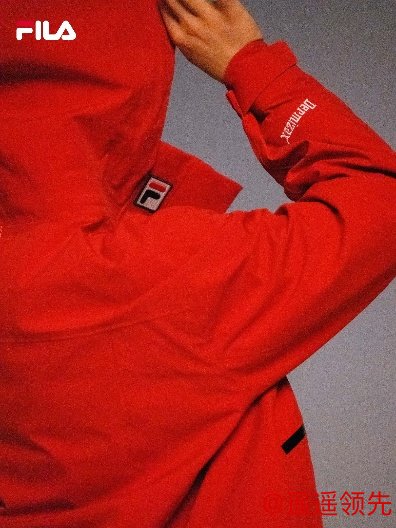 中国自由式滑雪空中技巧运动员身着FILA 4810凌峰雪壳